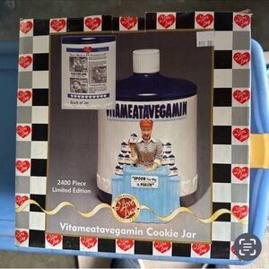 90's I LOVE LUCY LIMITED EDITION
VITAMEATAVEGEMIN BLUE COOKIE JAR